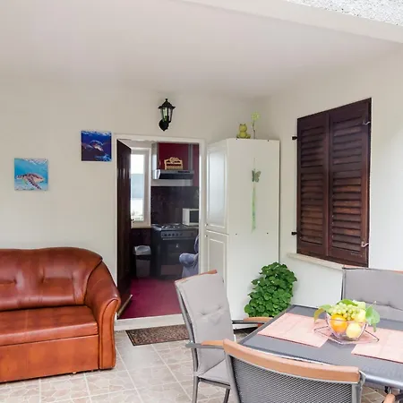 Giovani - Two Bedroom With Balcony And Sea View *