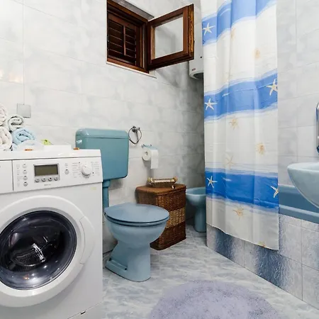 Apartman Giovani - Two Bedroom With Balcony And Sea View