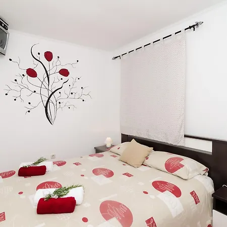 Giovani - Two Bedroom With Balcony And Sea View Apartman